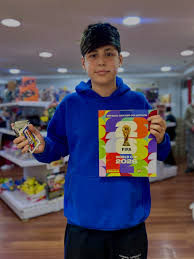 Cliente LA CENTRAL COLECCIONES con sobres Panini en Mendoza