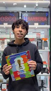 Cliente LA CENTRAL COLECCIONES con álbum Panini en Neuquén