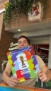 Cliente LA CENTRAL COLECCIONES con álbum Panini en Bariloche